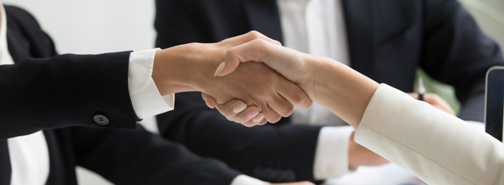 Commercial bad credit mortgage UK - business handshake agreement