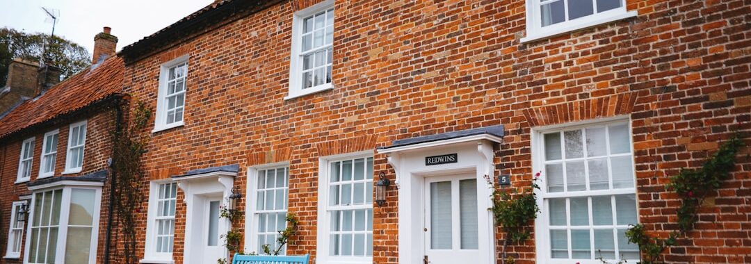 Guest house mortgage - English cottage bed and breakfast exterior