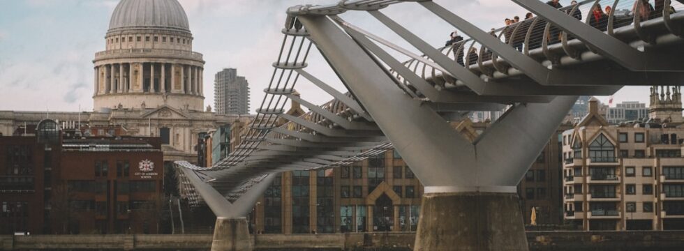 Guide UK Bridging Finance Complete guide to UK bridging finance - Millennium Bridge London