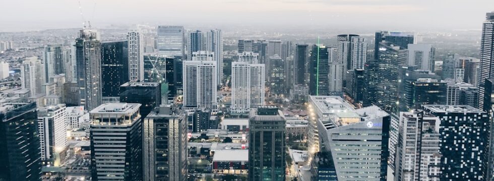 Guide UK Commercial Finance Complete guide to UK commercial finance - city skyline commercial buildings