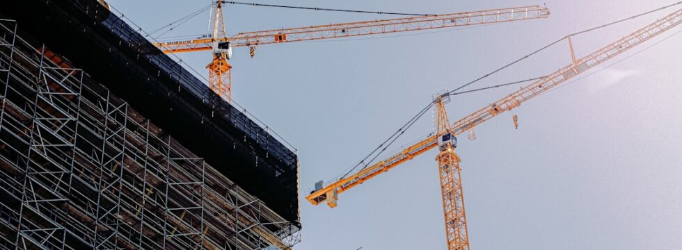 Senior Debt Development Finance UK Senior debt development finance UK - construction crane site
