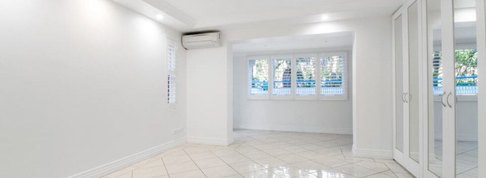 Commercial Lease Dilapidations Commercial lease dilapidations clause UK - empty retail unit interior
