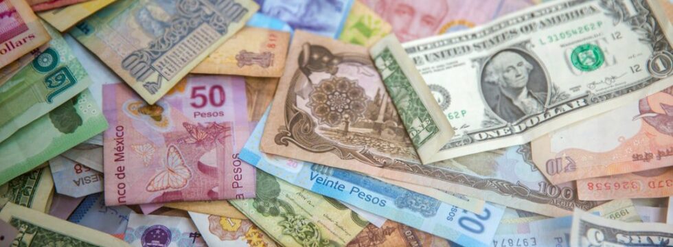 Currency Risk Expat Mortgage Currency risk expat mortgage UK - international banknotes