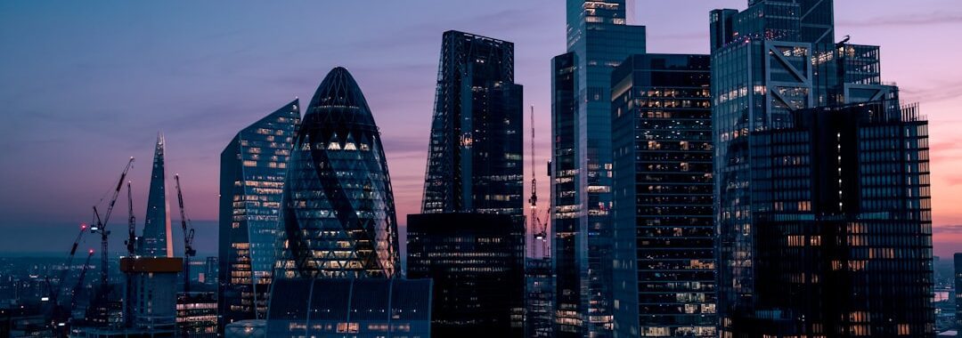 Large Bridging Loans Institutional Finance Large bridging loans UK £10m to £50m institutional finance - London financial district